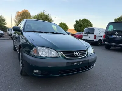 Gebraucht Toyota Avensis 129 PS (94 kW) 2001 Grün Limousine