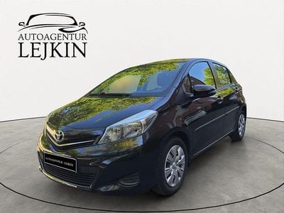 Second-hand Toyota Yaris Life 99 CP (72 kW) 2012 Negru Hatchback