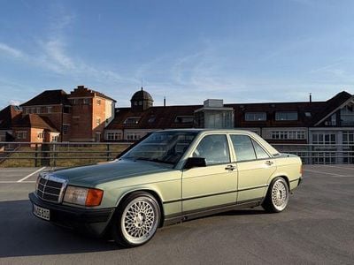 Gebraucht Mercedes 190 118 PS (86 kW) 1988 Grün Limousine