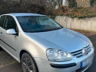 Silber Gebraucht 2006 VW Golf V Kleinwagen | 2.400 € (Guter Preis)