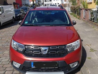 Second-hand Dacia Sandero Prestige 90 CP (66 kW) 2017 Roșu Berlinǎ