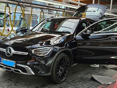 Gebraucht Mercedes GLC200 163 PS (119 kW) 2020 Schwarz SUV