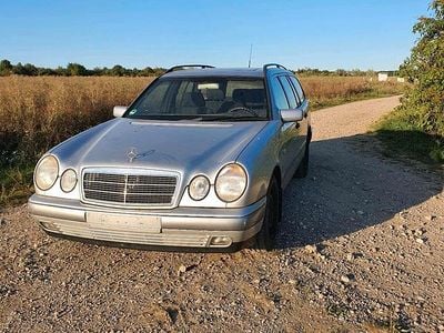 Mercedes E200