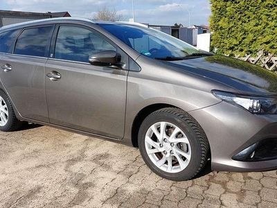 Gebraucht Toyota Auris Team 116 PS (85 kW) 2019 Silber Kleinwagen