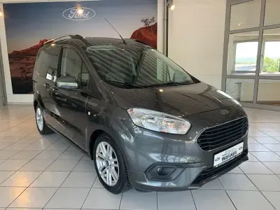 Używany Ford Tourneo Courier Titanium 101 KM (74 kW) 2021 Szary Minivan