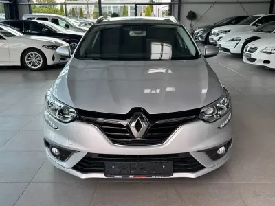 Gebraucht Renault Mégane Play 110 PS (80 kW) 2018 Platingrau Limousine