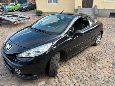 Gebraucht Peugeot 207 CC 120 PS (88 kW) 2008 Schwarz Cabrio