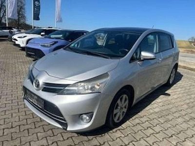Gebraucht Toyota Verso Comfort 111 PS (81 kW) 2014 Silber Van / Kleinbus
