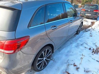 Gebraucht Mercedes B180 Urban 109 PS (80 kW) 2015 Grau Van / Kleinbus