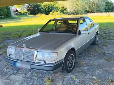 Gebraucht Mercedes E260 160 PS (117 kW) 1991 Silber Limousine