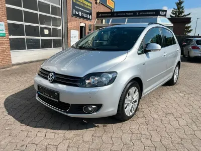 Używany VW Golf VII Life 105 KM (77 kW) 2013 Srebrny Sedan/Limuzyna