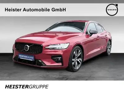 Gebraucht Volvo S60 Plus 197 PS (144 kW) 2023 Fusion red (metallic) Limousine