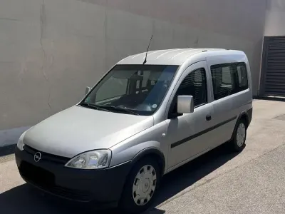 Gebraucht Opel Combo 75 PS (55 kW) 2011 Silber Van / Kleinbus