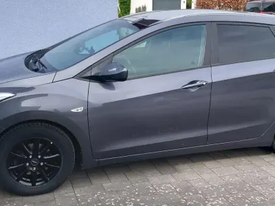 Begagnad Hyundai i30 Style 110 HK (80 kW) 2016 Grå Kombi