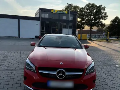 Gebraucht Mercedes CLA200 163 PS (119 kW) 2018 Rot Coupé