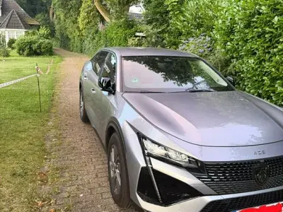 Gebraucht Peugeot 408 Allure 136 PS (100 kW) 2024 Grau SUV