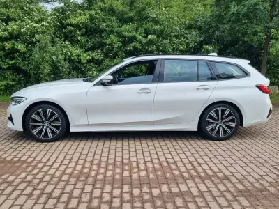 Gebraucht BMW 318 Sport Line 156 PS (114 kW) 2021 Weiß Kombi