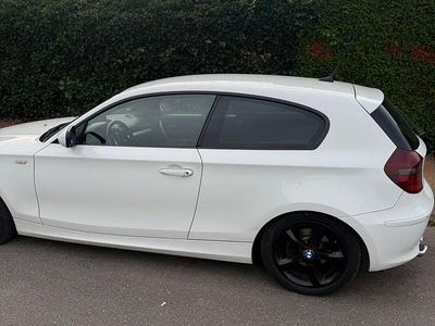 Weiß Gebraucht 2010 BMW 116 Sport Line Kleinwagen | 4.200 € (Fairer Preis)