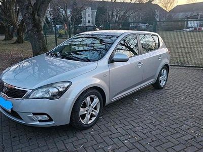 Silber Gebraucht 2012 Kia Ceed Kleinwagen | 5.500 € (Fairer Preis)