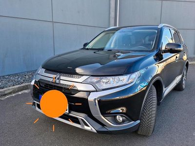 Używany Mitsubishi Outlander 150 KM (110 kW) 2019 Czarny SUV