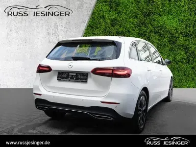 Gebraucht Mercedes B200 Progressive 163 PS (119 kW) 2025 Polarweiß Van / Kleinbus