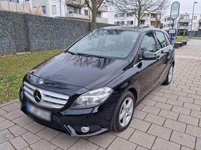 gebraucht Mercedes B200 d URBAN/PANO/NAVI/LEDER