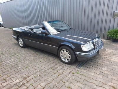 Second-hand Mercedes E320 220 CP (161 kW) 1995 Negru Cabrio