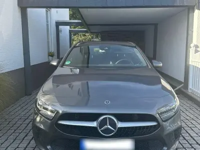 Gebraucht Mercedes A200 163 PS (119 kW) 2018 Grau Limousine
