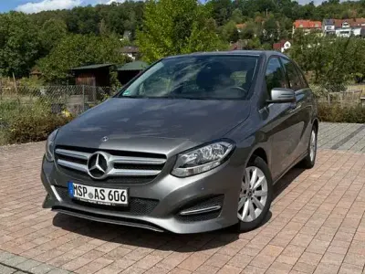 Gebraucht Mercedes B180 AMG Edition 1 122 PS (89 kW) 2018 Grau Kleinwagen