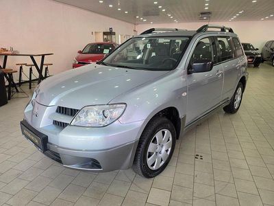 Second-hand Mitsubishi Outlander Invite 136 CP (100 kW) 2006 Argintiu SUV
