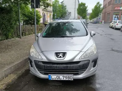 Gebraucht Peugeot 308 Tendance 95 PS (69 kW) 2010 Limousine