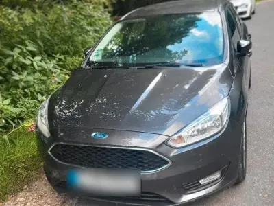 Gebraucht Ford Focus 125 PS (91 kW) 2018 Grau Kombi