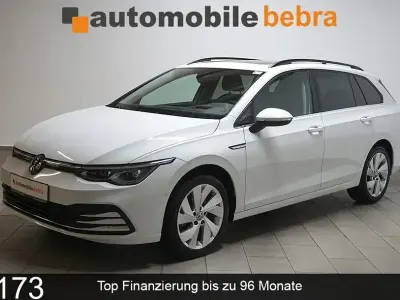 Gebraucht VW Golf VIII Style 150 PS (110 kW) 2023 Pure white Kombi