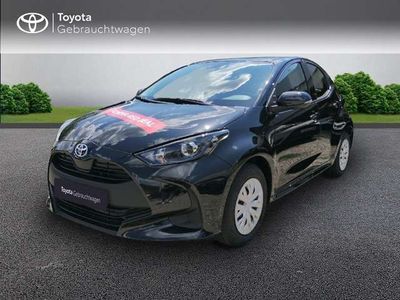 gebraucht Toyota Yaris 1,0 Comfort sof. verfügbar Schwarz/Weiß/blau