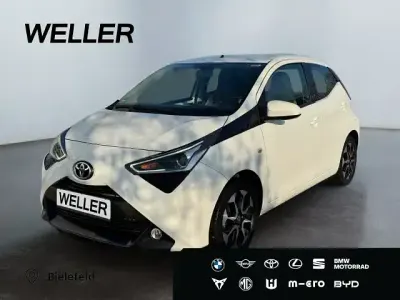 Gebraucht Toyota Aygo X-play 72 PS (52 kW) 2020 Weiss Kleinwagen