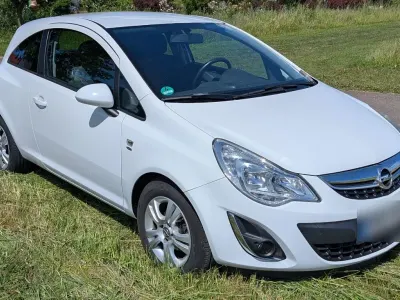 Gebraucht Opel Corsa Edition 101 PS (74 kW) 2011 Weiß Kleinwagen