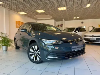 Gebraucht VW Golf VIII Move 110 PS (80 kW) 2024 Grau Kleinwagen