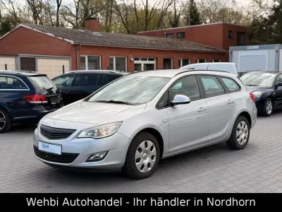 Gebraucht Opel Astra Selection 101 PS (74 kW) 2012 Silber Kombi