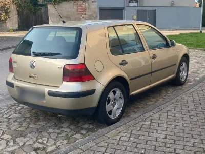 Gebraucht VW Golf IV Edition 105 PS (77 kW) 2001 Gold Kleinwagen
