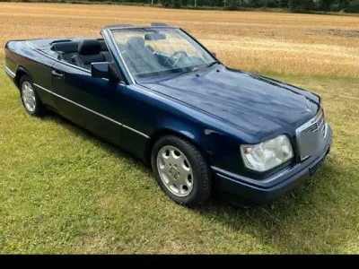 Gebraucht Mercedes E220 150 PS (110 kW) 1995 Blau Cabrio