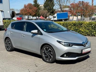 Second-hand Toyota Auris Design 111 CP (81 kW) 2016 Argintiu Berlinǎ