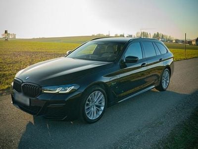 Gebraucht BMW 530e M Sport 292 PS (214 kW) 2023 Schwarz Kombi