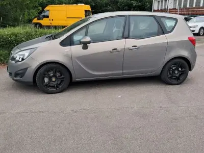 Gebraucht Opel Meriva Color Edition 140 PS (102 kW) 2011 Grün Van / Kleinbus