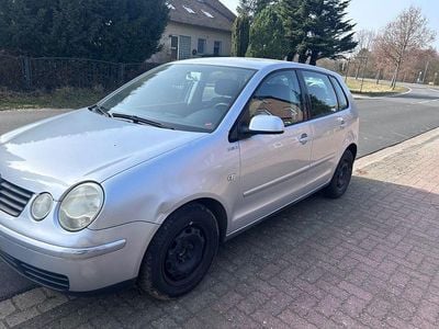 Gebraucht VW Polo Comfortline 54 PS (39 kW) 2003 Silber Limousine