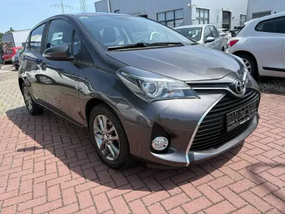 Gebraucht Toyota Yaris Comfort 69 PS (50 kW) 2015 Grey metallic Kleinwagen