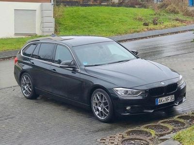 Schwarz Gebraucht 2012 BMW 320 Kombi | 6.800 € (Fairer Preis)