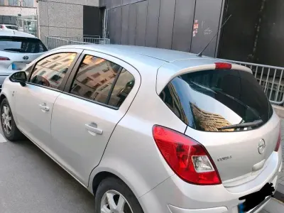 Używany Opel Corsa 87 KM (63 kW) 2010 Srebrny Hatchback