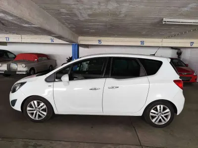Gebraucht Opel Meriva Design Edition 101 PS (74 kW) 2010 Weiß Van / Kleinbus