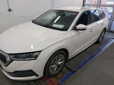 Weiß Gebraucht 2023 Skoda Octavia Style Kombi | 22.950 € (Guter Preis)