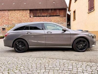 Gebraucht Mercedes CLA200 Shooting Brake 156 PS (114 kW) 2017 Grau Kombi
